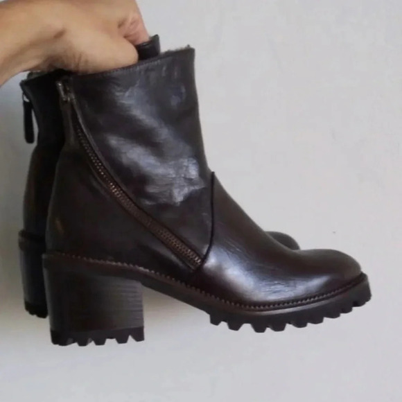 NWOT-Ron White Women's Wilandy Chocolate Ankle Boot - Picture 1 of 6